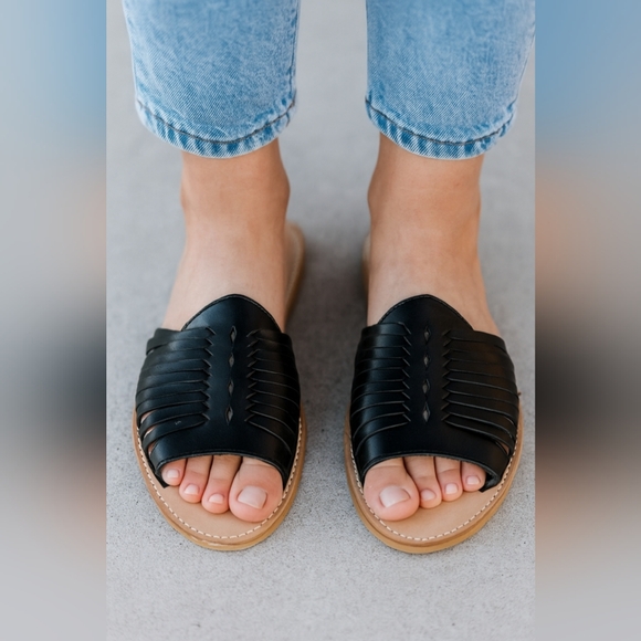 Sbicca Shoes - New in Box Sbicca Black Leather Huarache Slide Sandals Size 7